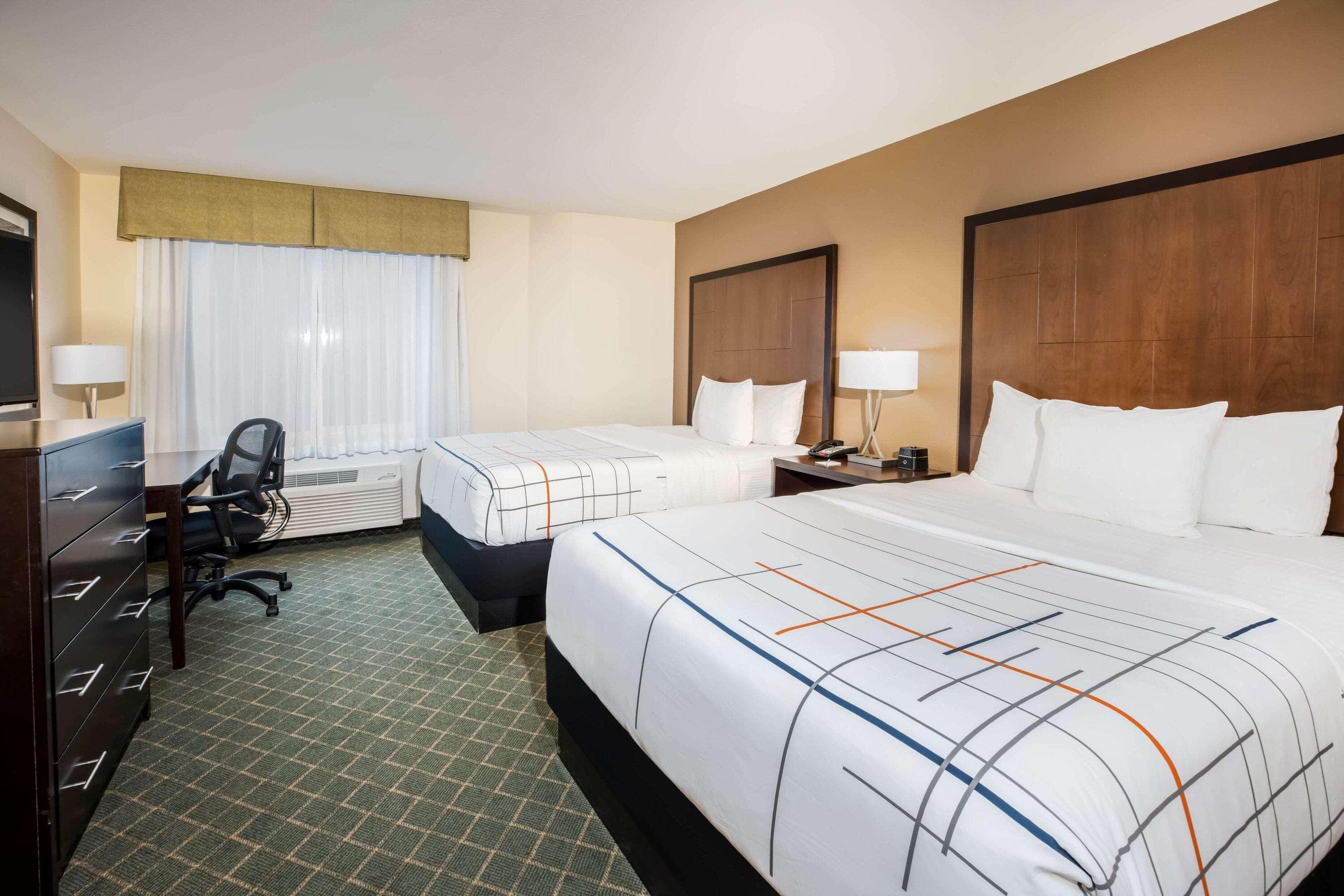 Отель La Quinta By Wyndham Portland Airport Экстерьер фото