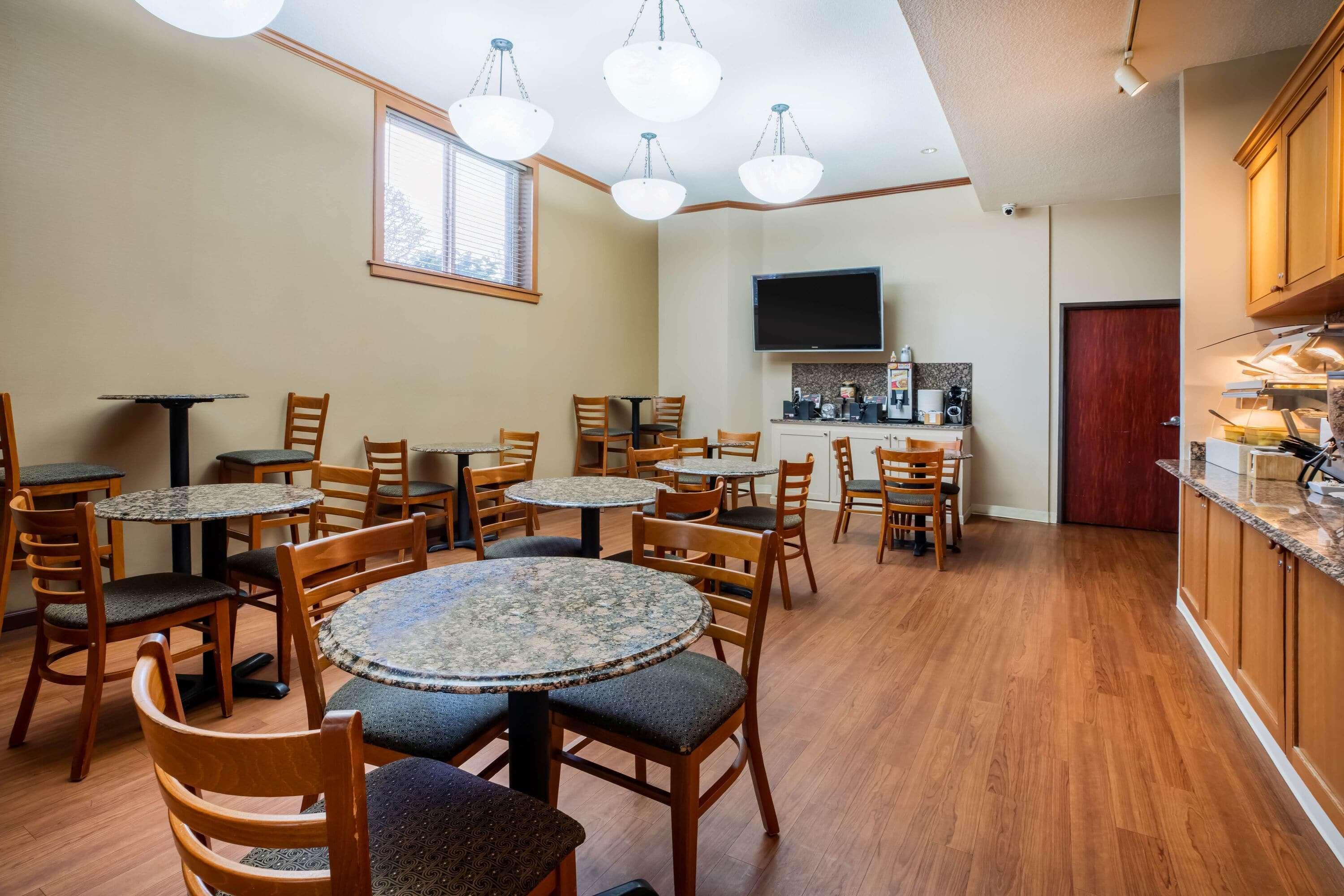Отель La Quinta By Wyndham Portland Airport Экстерьер фото