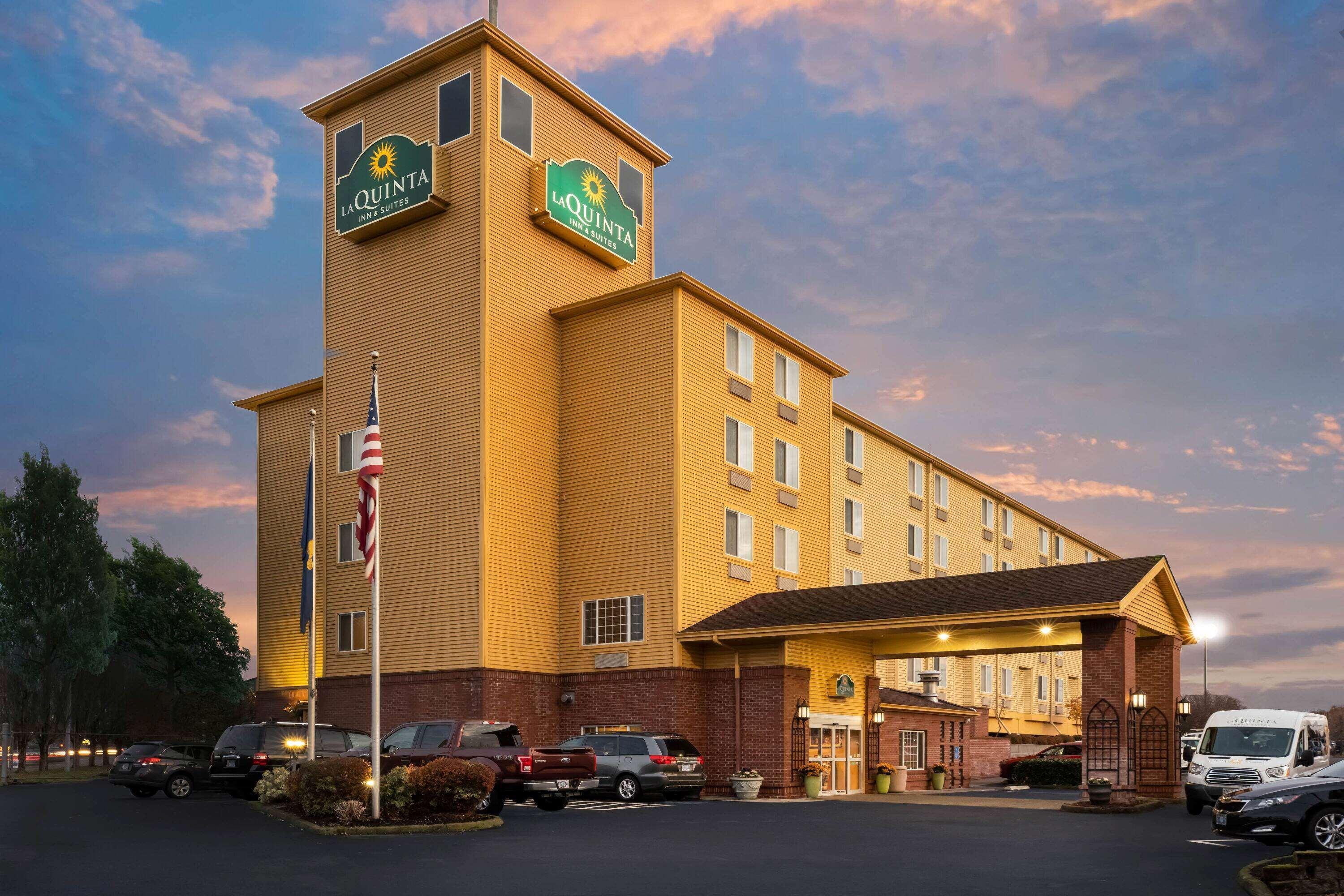 Отель La Quinta By Wyndham Portland Airport Экстерьер фото