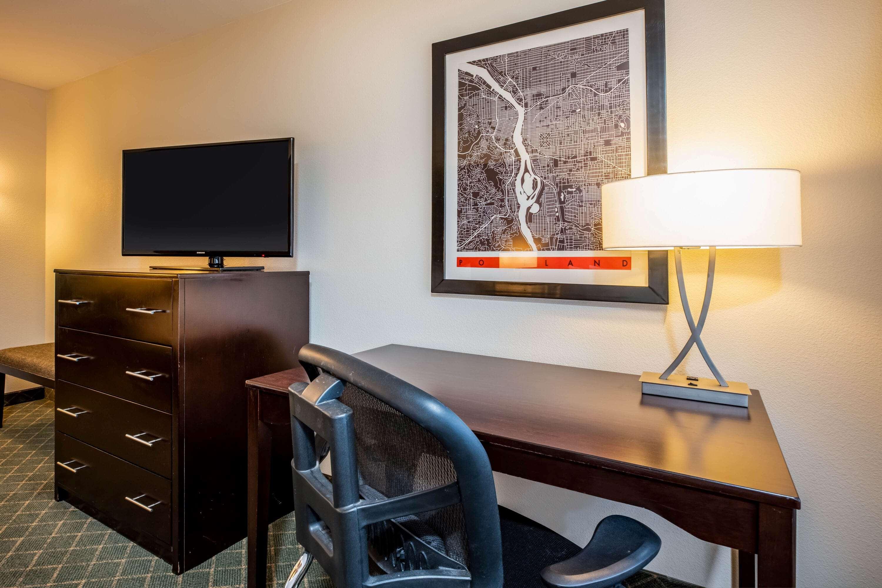 Отель La Quinta By Wyndham Portland Airport Экстерьер фото