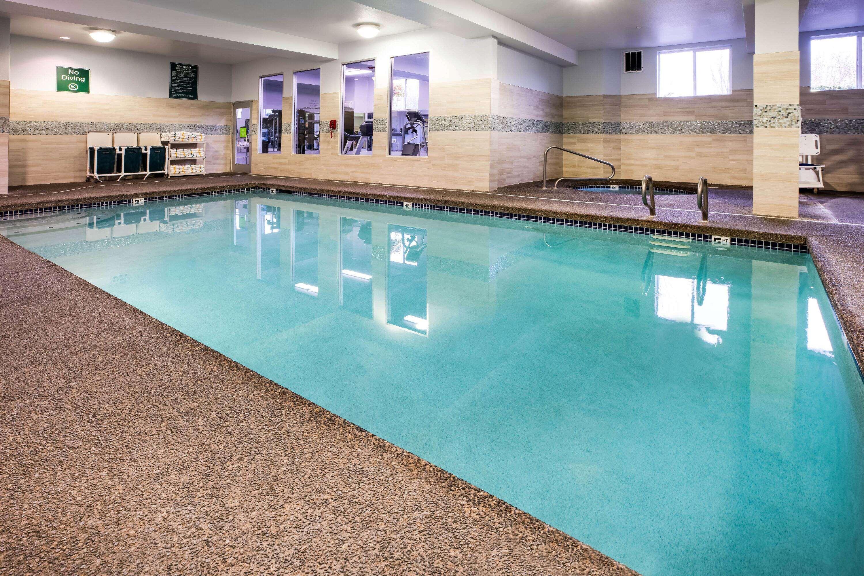 Отель La Quinta By Wyndham Portland Airport Экстерьер фото