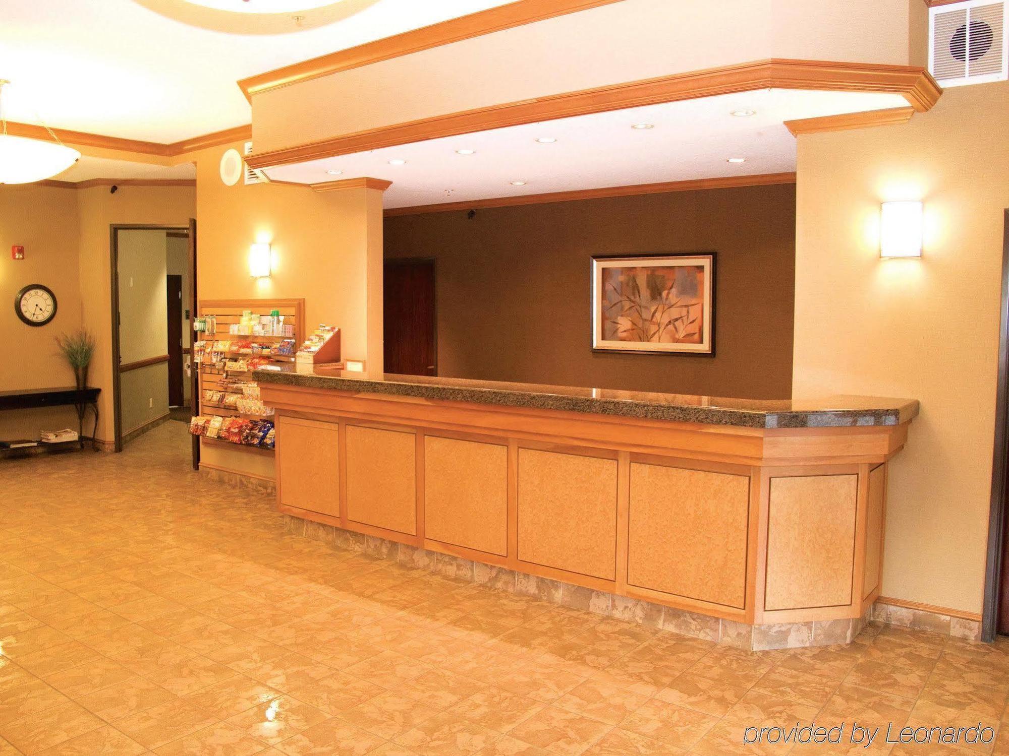 Отель La Quinta By Wyndham Portland Airport Интерьер фото