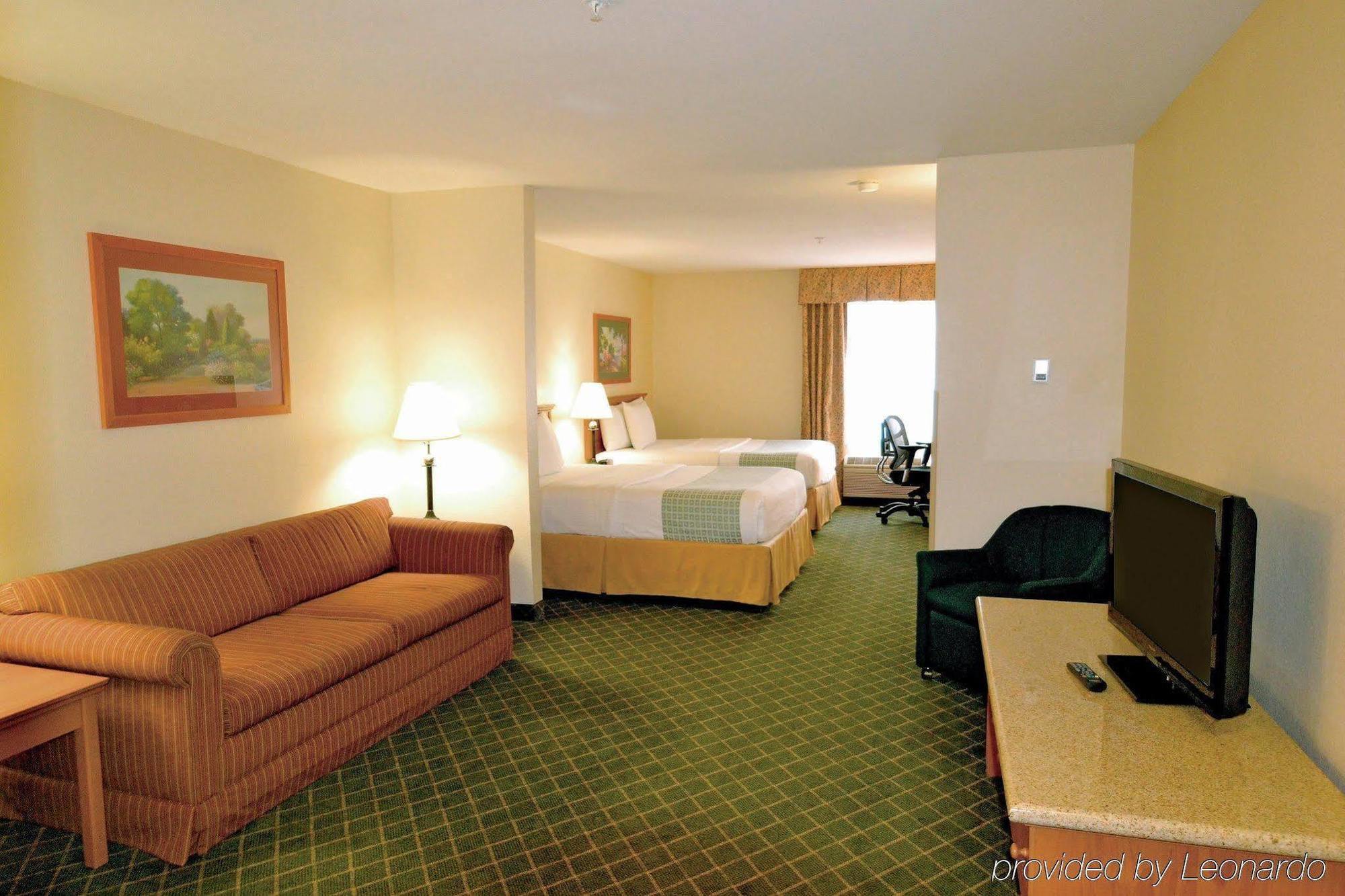 Отель La Quinta By Wyndham Portland Airport Экстерьер фото