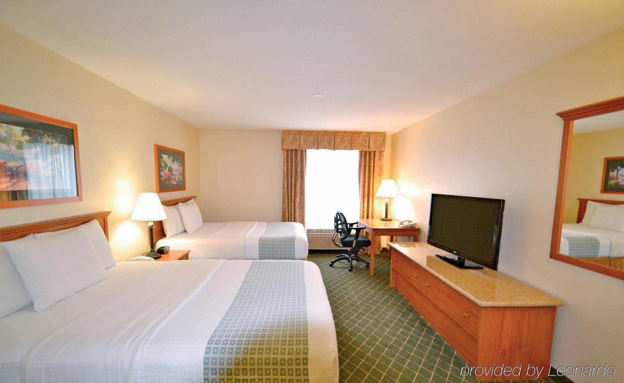 Отель La Quinta By Wyndham Portland Airport Экстерьер фото